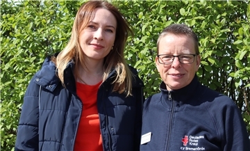 Claudia Oerding unterstützt die Ukrainerin Myroslava Sylman (links), wo sie kann.
