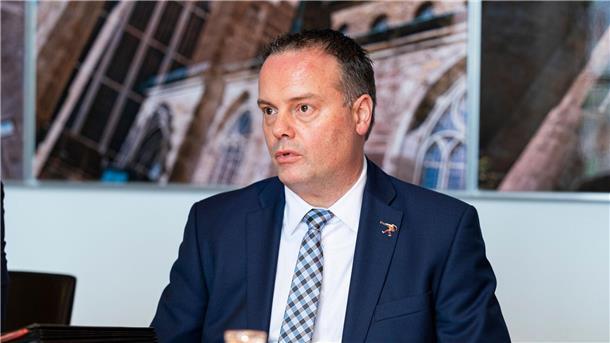 Wenn Bürgermeister von „Aura“ und „Glow-up“ sprechen Claudio Griese führte kürzlich in einem Tiktok-Video durch das Rathaus von Hameln. (Archivbild)