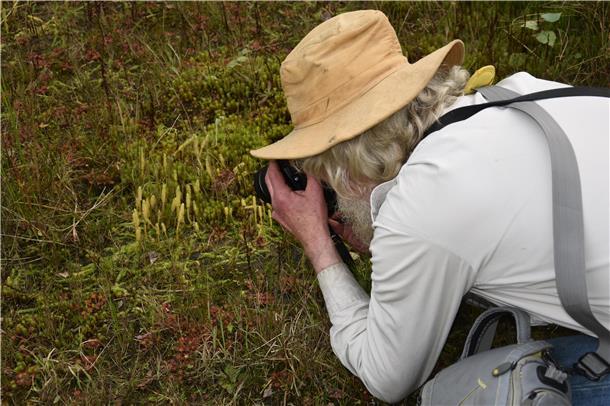Mann fotografiert