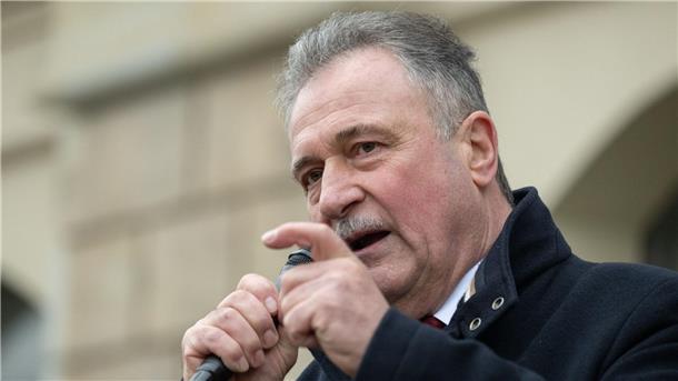 Bahn-Tarifverhandlungen geplatzt: Was Fahrgäste nun erwartet Claus Weselsky, Vorsitzender der Gewerkschaft Deutscher Lokomotivführer (GDL).
