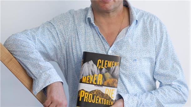 Clemens Meyer steht mit seinem neuen Roman auf der Longlist des Deutschen Buchpreises (Foto: Produktion).