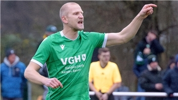 Clemens Schoppenhauer gibt im Abwehrverbund des FC Hagen/Uthlede die Kommandos.