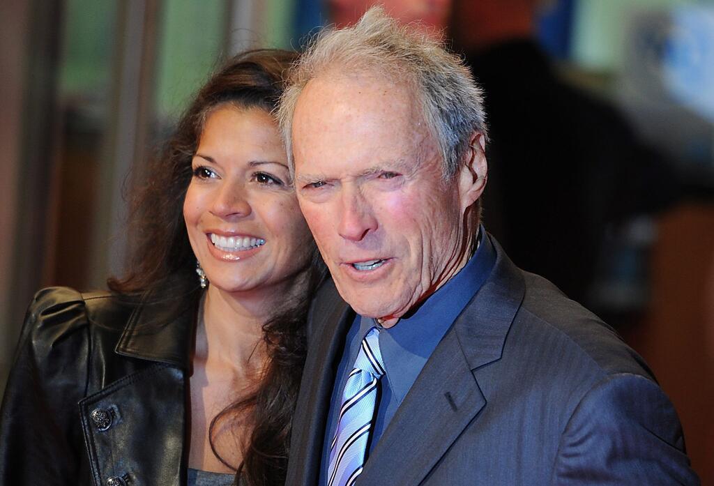 Clint Eastwood 2010 mit seiner damaligen Ehefrau Dina. Er ging zwei Ehen ein, beide wurden geschieden. (Archivfoto)