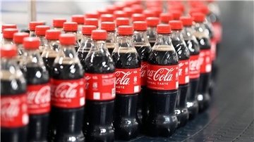 Coca-Cola schließt in Deutschland fünf Standorte.