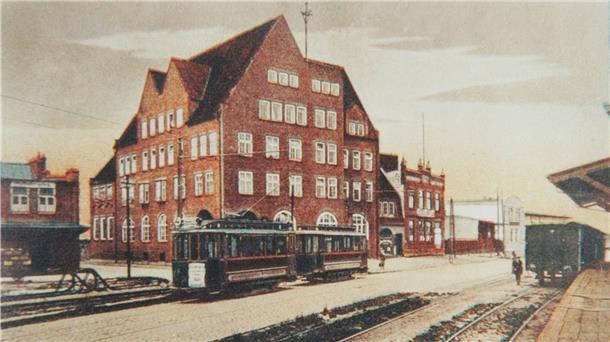 Colorierte Ansichtskarte des historischen Seemannsheims im Fischereihafen - etwa um 1915 aufgenommen. Es soll jetzt denkmalgerecht saniert werden.
