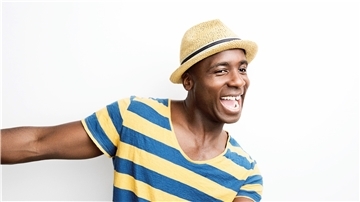 Comedian Dave Davis eröffnet am 6. September die Spielzeit im Theater im Fischereihafen mit seinem Programm „Ruhig, Brauner!" Wegen der geringen Platzzahl treten er und viele seiner Kollegen gleich zweimal hintereinander auf.