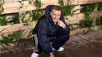 Comedian Felix Lobrecht ist in der Berliner Gropiusstadt aufgewachsen.