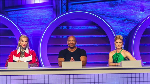 Constance Hoßfeld-Seedorf (rechts), die Skate-Fever-Jurorin aus Bremerhaven, ließ sich in der zweiten Folge der Show zu Tränen rühren.