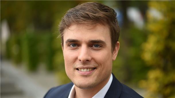 Schreiber reagiert gelassen auf Böhmermanns Tweet Constantin Schreiber gibt es wirklich. Beteuert der „Tagesschau“-Sprecher.