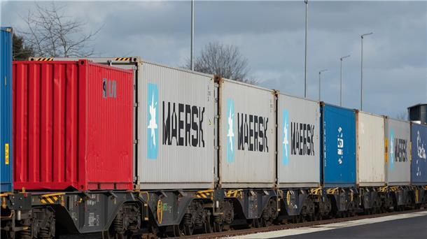 Netzagentur: Bahn verliert Anteile im Fern- und Güterverkehr Container auf einem Güterzug: Die Deutsche Bahn ist nicht konkurrenzlos.