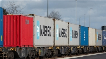 Container auf einem Güterzug: Die Deutsche Bahn ist nicht konkurrenzlos.