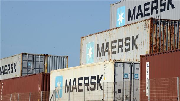 Maersk begrüßt Schutzpläne für Schifffahrt: Weiter Vorsicht Container des Schifffahrtskonzerns Maersk stehen gestapelt im Tema-Hafen.