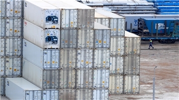 Container im Hafen von St. Petersburg.