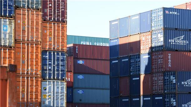 Schwache Weltkonjunktur: Flaute beim Export aus Deutschland Container im Ulmer Umschlagbahnhof.
