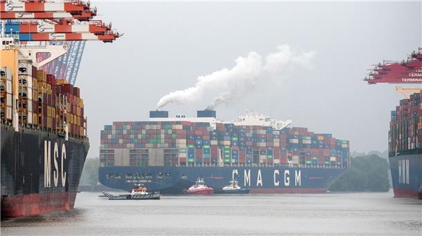 Containerschiff „CMA CGM Zheng He“ der französischen Redderei CMA CGM. Das Schifffahrts- und Logistikunternehmen CMA CGM will Bolloré Logistics für 5,1 Milliarden Dollar kaufen.