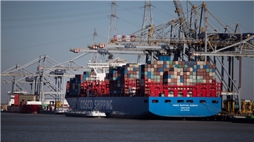 Containerumschlag im Hafen von Antwerpen - der Nummer zwei in Europa.