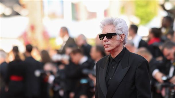 Großes Star-Ensemble bei Premiere von Wes-Anderson-Film Cool mit Sonnenbrille: Kult-Regisseur Jim Jarmusch.