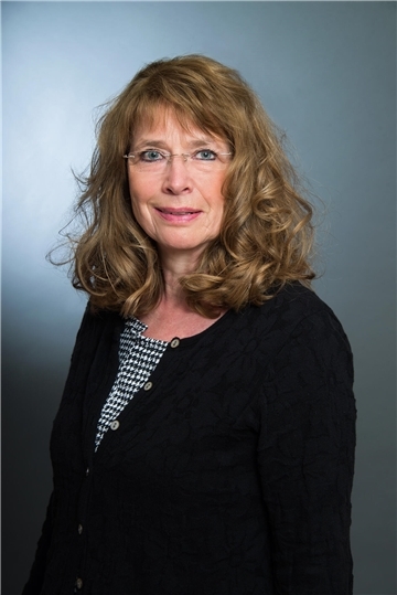 Eine Frau mit Brille