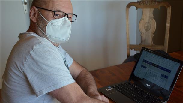 Cristian Tornau hat sich vor seinem langersehnten Impftermin im Internet umfassend über die Impfung informiert. Er wollte vorbereitet sein auf den Tag, der ihn aus der Isolation befreien sollte. Daraus wurde nichts.