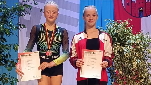 Csilla Boschen (links) und Nora Söller haben bei den Deutschen Mehrkampf eine super Leistung gezeigt.