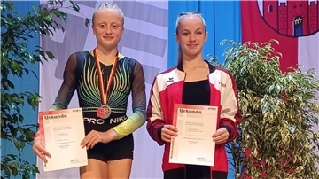 Csilla Boschen (links) und Nora Söller haben bei den Deutschen Mehrkampf eine super Leistung gezeigt.