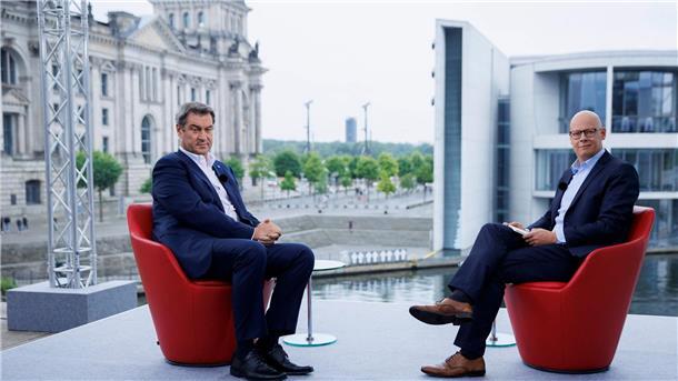 CSU-Chef Markus Söder (l) stand ARD-Journalist Matthias Deiß im Sommerinterview Rede und Antwort.