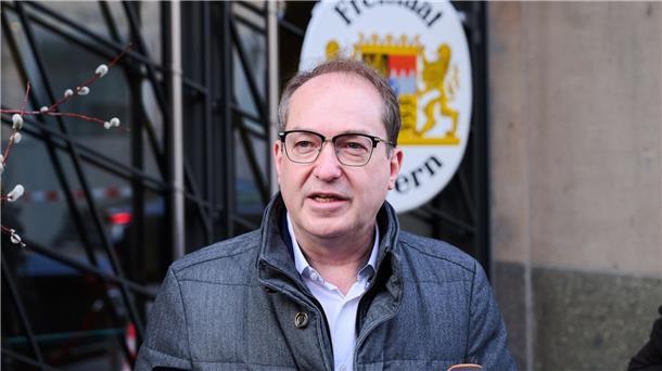 Verfassungsschutz erwartet neue russische Einflussversuche CSU-Landesgruppenchef Alexander Dobrindt nimmt an den Koalitionsverhandlungen teil. Wann die neue Koalition steht, ist noch offen. Der Verfassungsschutz rechnet bis zur Regierungsbildung mit weiteren russischen Störversuchen.