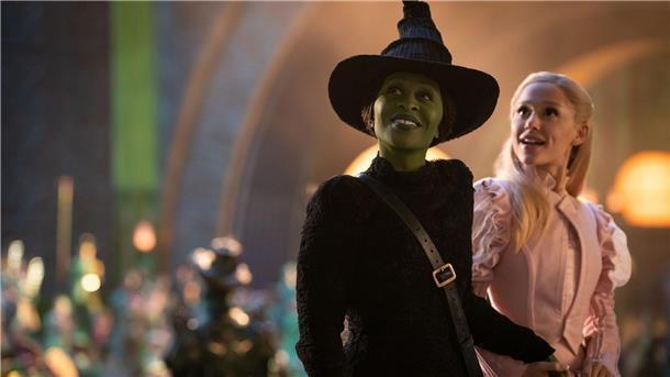 Cynthia Erivo als Elphaba und US-Popstar Ariana Grande als Glinda glänzen in „Wicked“.
