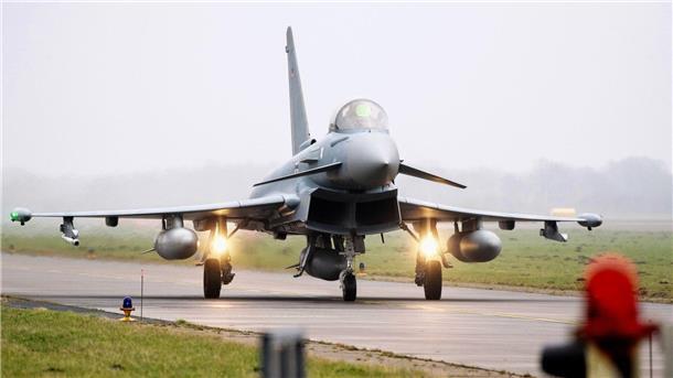 Erste Eurofighter sollen 2025 zurück nach Ostfriesland Da auch die Landebahn am Nato-Luftwaffenstützpunkt in Wittmund erneuert wird, mussten die dort stationierten Eurofighter vorübergehend umziehen.
