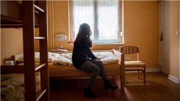 Da es zu wenig bezahlbaren Wohnraum gibt, müssen viele Frauen lange in den Frauenhäusern bleiben.