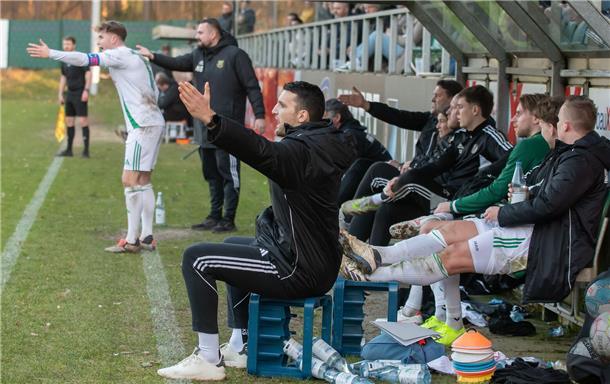 Da geht's lang: Im Spiel gegen Bersenbrück setzten die Spieler um Kapitän Lennard Martens (links) die taktische Marschroute von Oliver Warnke und Malte Bösch perfekt um. Gegen Braunschweig will der Tabellendritte erneut in voller Höhe punkten.