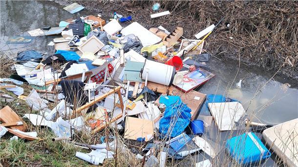 Illegal entsorgter Müll: Das Problem in Nordenham wird immer größer.