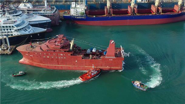 Da schwimmt die „Jan Maria“. Das Schiff wird auf einer türkischen Werft gebaut, lief nun vom Stapel.