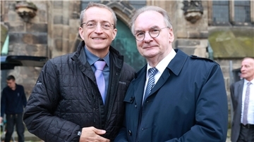 Da war der Fahrplan von Intel noch klarer: Pat Gelsinger und Reiner Haseloff bei einem Treffen in Magdeburg im Dezember 2022.