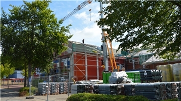 Dachsanierung an der Grundschule in Stotel: Pünktlich zum heutigen Schulbeginn ist alles fertig.