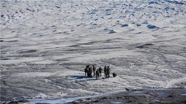 Bilder des Tages Dänische Streitkräfte nehmen an einer Übung in Grönland mit Hunderten von Soldaten aus mehreren europäischen NATO-Mitgliedsstaaten teil.