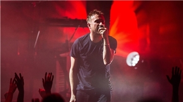 Damon Albarn 2017 bei einem Konzert in Berlin.