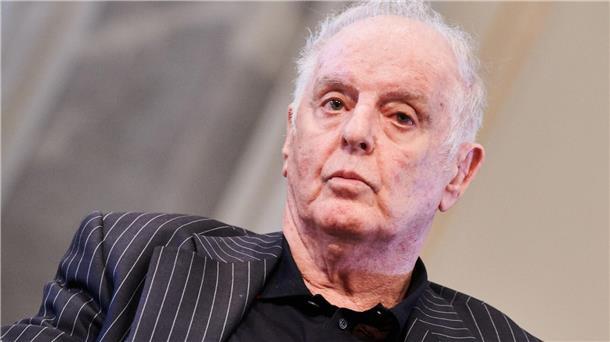 Barenboim bei Opern als Dirigent ersetzt Daniel Barenboim, damaliger Generalmusikdirektor der Staatskapelle Berlin und der Berliner Staatsoper, ist gesundheitlich angeschlagen.