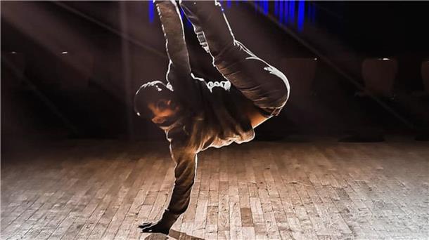 Breakdance-Weltmeister kommt nach Butjadingen Daniel „Ditto“ Winterstein in Aktion: Der Breakdance-Lehrer und Choreograf tanzt seit dem zehnten Lebensjahr.
