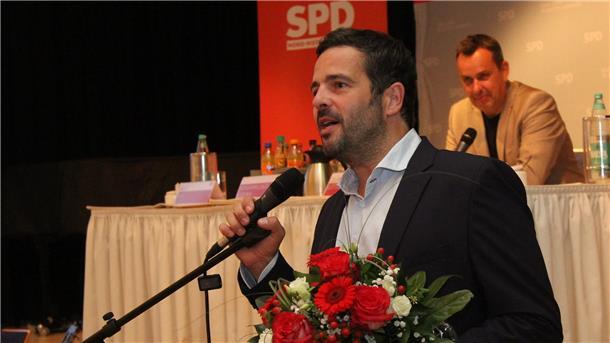 Daniel Schneider soll 2025 erneut für die SPD im Wahlkreis Cuxhaven-Stade II in den Bundestagswahlkampf gehen und verkündete: „Ich bin bereit!“