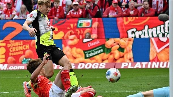 Auch ohne Guirassy: BVB bleibt erster Bayern-Verfolger Daniel Svensson (l) erzielte das 1:0 für Borussia Dortmund gegen den FSV Mainz 05.