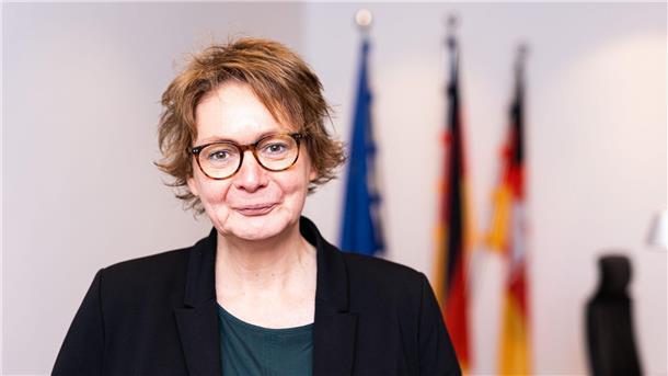 Silvester-Angriffe wohl mehrheitlich von Deutschen Daniela Behrens, Innenministerin von Niedersachsen, steht in ihrem Büro im Innenministerium.