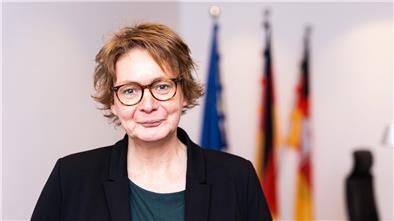 Silvester-Angriffe wohl mehrheitlich von Deutschen Daniela Behrens, Innenministerin von Niedersachsen, steht in ihrem Büro im Innenministerium.