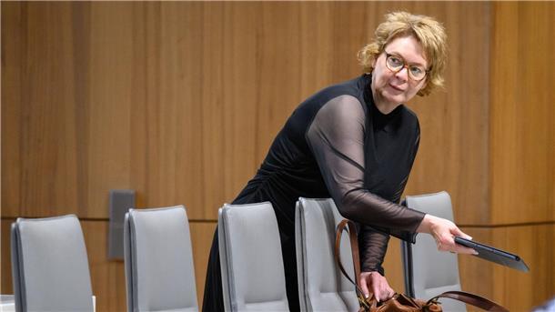 Innenministerin Behrens für Vorratsdatenspeicherung Daniela Behrens (SPD), Innenministerin Niedersachsen, steht im niedersächsischen Landtag.