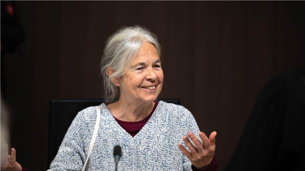 Klette-Prozess in Reithalle – „Komplett überdimensioniert“ Daniela Klette kritisiert den provisorischen Gerichtssaal.