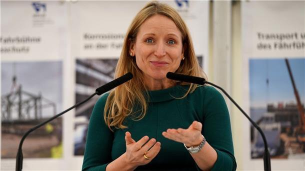 Daniela Kluckert (FDP), Parlamentarische Staatssekretärin im Bundesministerium, spricht.