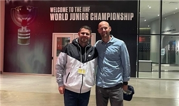 Danny Albrecht (links) und Andreas Moborg erinnern sich an ihre gemeinsame Zeit in Bremerhaven.