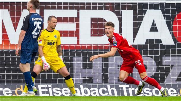 Fortuna punktet trotz Mini-Bank gegen Paderborn Danny Schmidt trifft zum 1:0 für Düsseldorf.