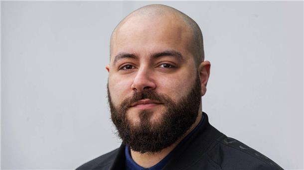 Porträt von Darius Hassanpour.