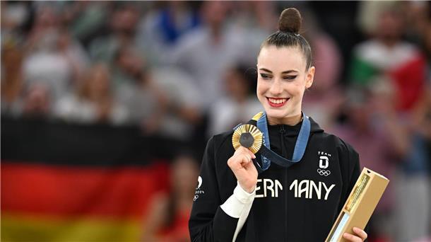 Varfolomeev: Ehrenrunde in der Schule für Olympiasieg Darja Varfolomeev ist Olympiasiegerin und hat für dieses Ziel eine Ehrenrunde in der Schule in Kauf genommen.